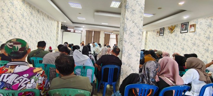 Giat, Jum'at 10 Januari 2025 Menghadiri Pengarahan dan Breafing kepada seluruh pegawai Non ASN dan calon PPPK Kecamatan Samarinda Utara di Aula Kantor kecamatan Samarinda Utara dihadiri Staf kelurahan sempaja barat.
