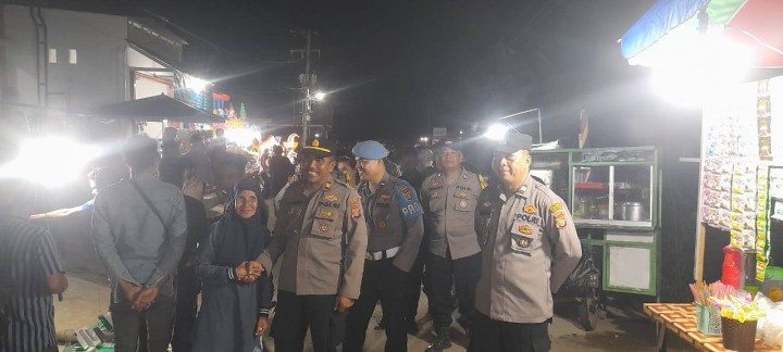 Giat malam, Sabtu 11 Januari 2025 Memonitoring kegiatan Acara Hiburan Awal tahun Jaranan Paguyuban Tari Kuda Lumping "Turonggo Tresno Budhoyo 99" di lapangan karang taruna jl AW Syahrani 4 RT 1 dihadiri Kasi Tapem, Babinsa, Bhabinkamtibmas dan seluruh warga.