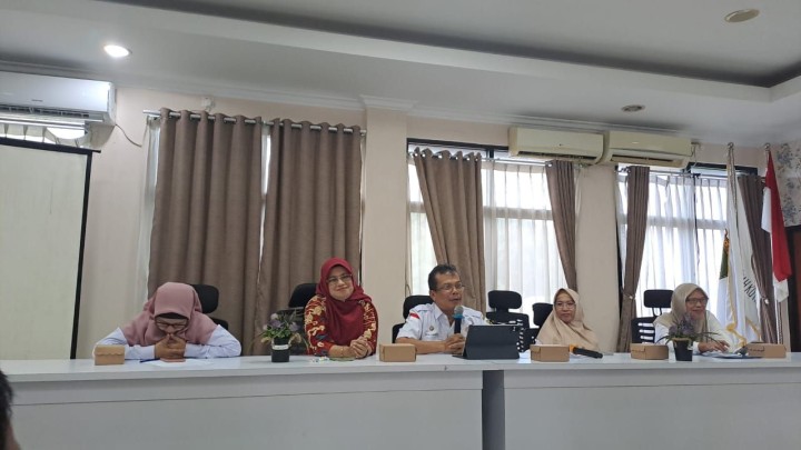 Giat, Rabu 15 Januari 2025 Menghadiri Rapat persiapan HUT Kota Samarinda di aula kantor kecamatan Samarinda Utara dihadiri Lurah.