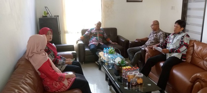 Giat, Kamis 16 Januari 2025 Menindaklanjuti Rapat Koordinasi kemarin Plt Camat Rapat persiapan HUT Kota Samarinda dengan Seklur, seluruh Kasi dipimpin Lurah &  Menghadiri Rapat koordinasi dengan Walikota Samarinda diruang Rapat Mangkupelas Lt 2 dihadiri Lurah.