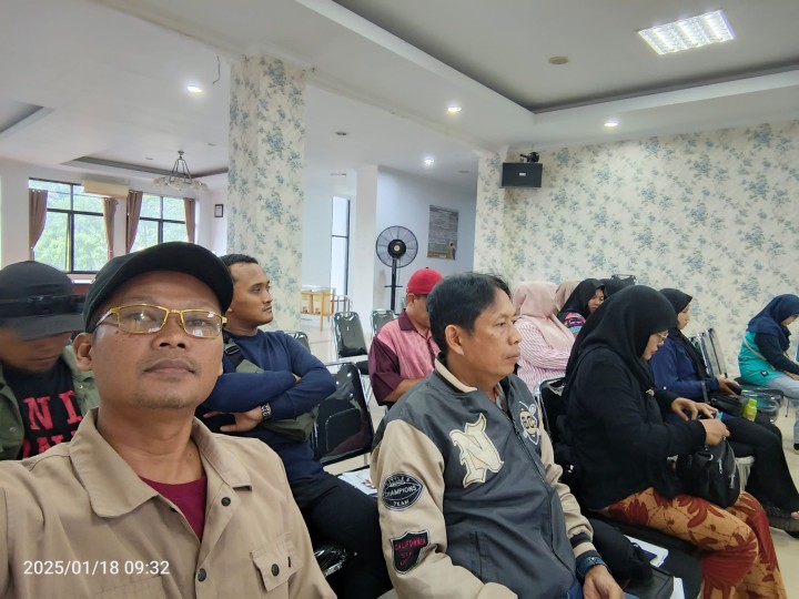 Giat, Sabtu 18 Januari 2025 Menghadiri Rapat dalam rangkaian HUT Kota Samarinda Teknikal Meeting di Aula Kecamatan Samarinda Utara dihadiri Seklur.
