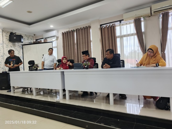 Giat, Sabtu 18 Januari 2025 Menghadiri Rapat dalam rangkaian HUT Kota Samarinda Teknikal Meeting di Aula Kecamatan Samarinda Utara dihadiri Seklur.