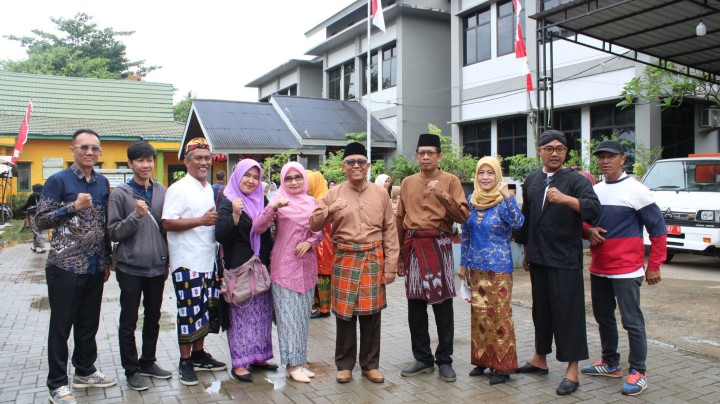 Giat, Senin 20 Januari 2025 Menghadiri Upacara Pembukaan dan  memeriahkan Hari Jadi Kota Samarinda ke 357 dan Pemerintah Kota Samarinda ke 65 di lapangan Kecamatan Samarinda Utara dihadiri Lurah, Seklur, seluruh Kasi dan Seluruh Staf Kelurahan Sempaja Barat & Melaksanakan Rapat Koordinasi dengan Seklur, seluruh Kasi dan Seluruh Staf Kelurahan Sempaja Barat dipimpin Lurah.