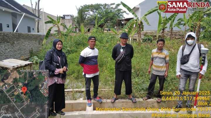 Giat sore, Senin 20 Januari 2025 Peninjauan lahan (permohonan pembuatan sertifikat secara mandiri) berlokasi di Jl. AW Syahranie 4 blok. W/JB RT.01 Kel. Sempaja Barat dihadiri Kasi Tapem beserta staf.