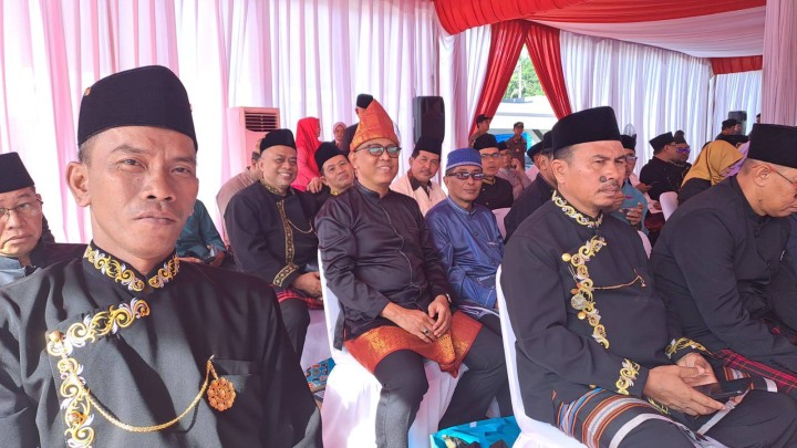 Giat, Selasa 21 Januari 2024 Menghadiri Upacara Peringatan Hari Jadi Kota Samarinda ke 357 dan HUT Kota Samarinda ke 65 di Lapangan Parkir GOR Segiri Samarinda dihadiri Lurah & Mengikuti Zoom Meeting Pemberian Informasi langsung kepada peserta jaminan kesehatan nasional (JKN) diikuti Kasi Kesra.
