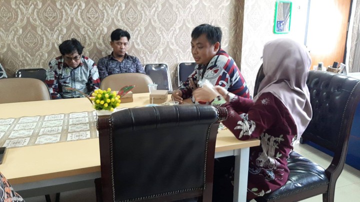 Giat, Kamis 23 Januari 2025 Pembersihan sampah, jalur sungai kecil Asrama ayu, RT. 06 oleh Truck DLH dihadiri Kasi Ekbang beserta staf dan Ketua RT 6 & Menghadiri Rapat Koordinasi di Kecamatan Samarinda Utara di Ruang Camat Samarinda Utara dihadiri Kasi Ekbang, Kasi Kesra dan Bendahara Pengeluaran Kelurahan.