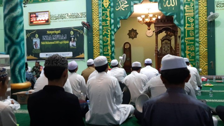 Giat, Sabtu 25 Januari 2025 Menghadiri Acara Memperingati Isra Miraj Nabi Muhammad SAW di mesjid Istambul Al-Misran RT 04 dihadiri Kasi Kesra dan Babinsa.