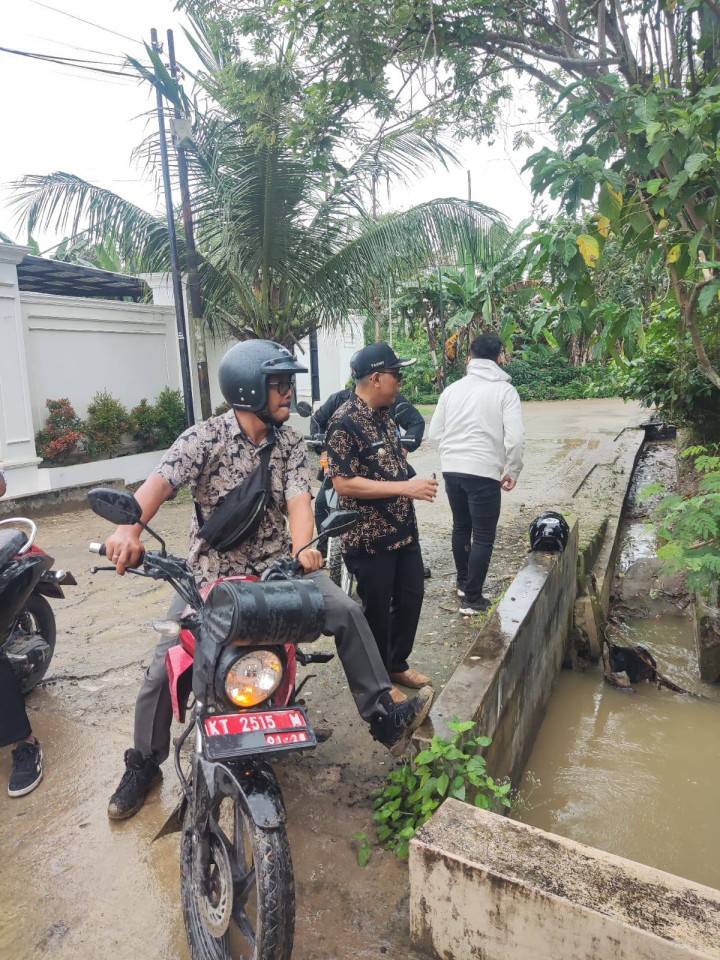 Giat, Kamis 30 Januari 2025 Peninjauan kelapangan dengan Dinas PUPR mengenai normalisasi wilayah susuran sungai di wilayah kelurahan sempaja barat dihadiri Lurah, Kasi Tapem beserta staf.