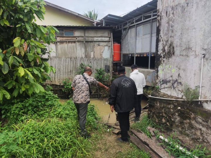 Giat, Kamis 30 Januari 2025 Peninjauan kelapangan dengan Dinas PUPR mengenai normalisasi wilayah susuran sungai di wilayah kelurahan sempaja barat dihadiri Lurah, Kasi Tapem beserta staf.
