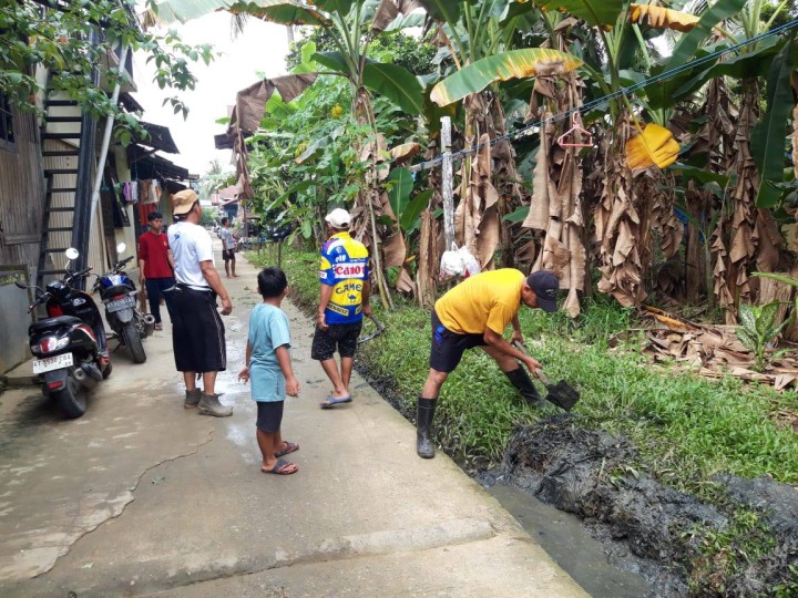 Giat, Minggu 02 Februari 2025 Melaksanakan kerja bakti rutin dilingkungan Jl KH Wahid Hasyim RT 12 pada kelurahan sempaja barat.