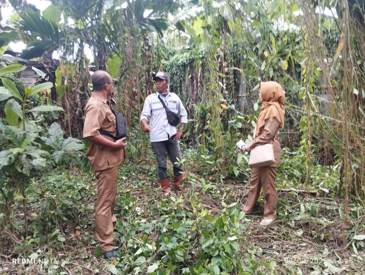 Giat sore, Senin 03 Februari 2025 Monitoring kegiatan Normalisasi Sungai Alam di Wilayah Asrama Ayu di Perum pinang mas RT 06 dihadiri Kasi Tapem dan Kasi Ekbang beserta staf.
