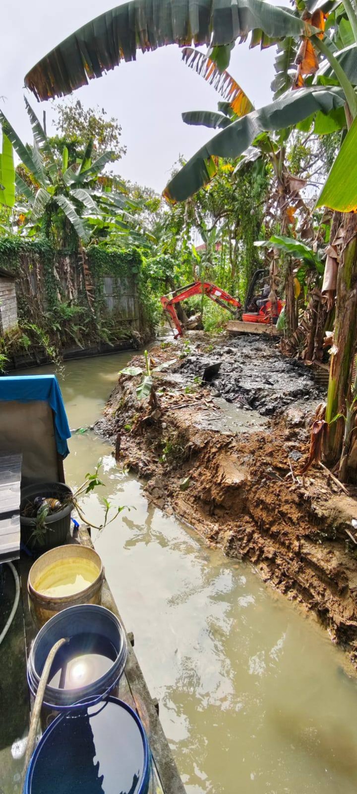 Giat, Selasa 04 Februari 2025 Monitoring kegiatan Pengerukan Sungai kecil wilayah RT. 07 menuju wil. Rt. 06 belakang Posyandu Bintang dihadiri Staf Ekobang.