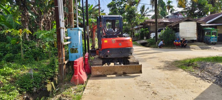 Giat, Rabu 05 Februari 2025 Monitoring kegiatan Pengerukan Sungai kecil wilayah RT. 07 menuju wil. Rt. 06 belakang Posyandu Bintang dihadiri Dinas PUPR dan Kasi Ekbang beserta Staf.
