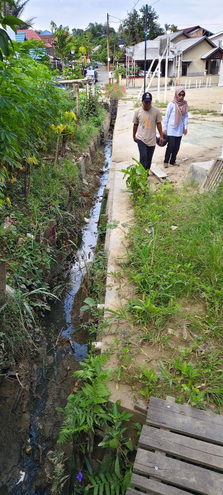 Giat, Rabu 05 Februari 2025 Monitoring kegiatan Pengerukan Sungai kecil wilayah RT. 07 menuju wil. Rt. 06 belakang Posyandu Bintang dihadiri Dinas PUPR dan Kasi Ekbang beserta Staf.