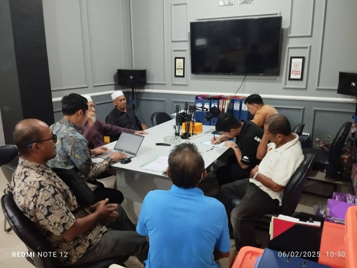 Giat, Kamis 06 Februari 2025 Menghadiri Rapat Evaluasi dan Sosialisasi Persiapan Aplikasi e-Tepian Tahun 2025 di Ruang Rapat Lt 3 balaikota Samarinda (ex BPBJ) dihadiri Bendahara & Menghadiri Mediasi tentang Masalah tanah di gang jambu citra rt 02 di Kantor BPN Kota Samarinda dihadiri Kasi Tapem beserta staf dan Ketua RT 02.