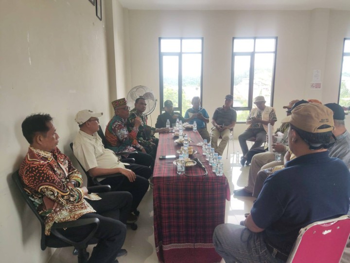 Giat siang, Kamis 06 Februari 2025 Melaksanakan Rapat pembentukan Kelompok Masyarakat (Pokmas) untuk pelaksanaan program pembangunan dan Pemberdayaan masyarakat Tahun 2025 dipimpin Lurah, Seklur, Kasi Ekbang, Kasi Tapem, Kasi Kesra, Ketua LPM beserta anggota, seluruh Ketua RT, Babinsa dan Ketua TP PKK.