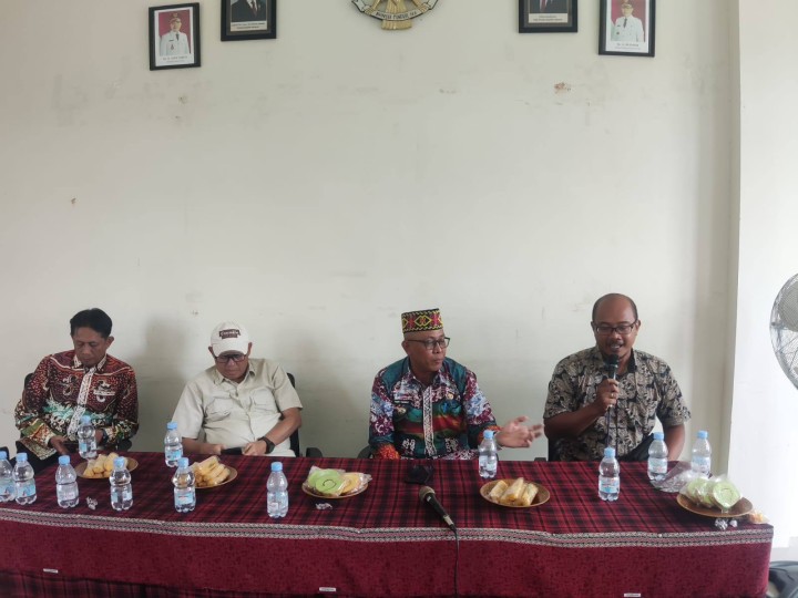 Giat siang, Kamis 06 Februari 2025 Melaksanakan Rapat pembentukan Kelompok Masyarakat (Pokmas) untuk pelaksanaan program pembangunan dan Pemberdayaan masyarakat Tahun 2025 dipimpin Lurah, Seklur, Kasi Ekbang, Kasi Tapem, Kasi Kesra, Ketua LPM beserta anggota, seluruh Ketua RT, Babinsa dan Ketua TP PKK.