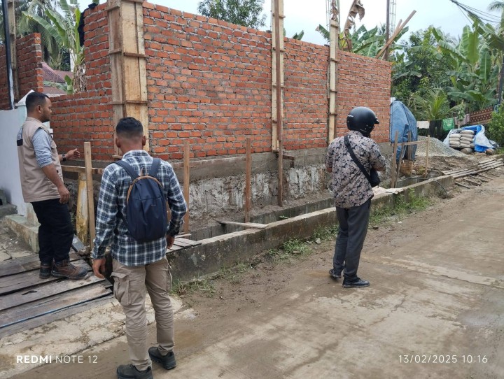 Giat siang, Kamis 13 Februari 2025 Peninjauan lahan dan bangunan permohonan IMTN di wilayah RT.01,02 dan 11 dihadiri Kasi Tapem beserta staf & Menindaklanjuti laporan ketua RT.12 ttg bangunan yg dianggap menyalahi kelola tata ruang bangun, peninjauan bersama PUPR dan Kecamatan dihadiri Kasi Tapem beserta staf.