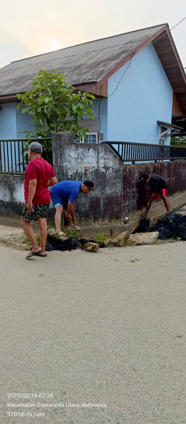 Giat, Minggu 16 Februari 2025 Melaksanakan kerja bakti rutin dilingkungan Jl KH Wahid Hasyim Perumahan Kayu Manis RT 07 pada Kelurahan Sempaja Barat dihadiri Kasi Ekbang.