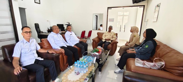 Giat, Rabu 19 Februari 2025 Mendapat Kunjungan dari Dinas koperasi dan perindustrian "industri kecil menengah" bertemu dengan Lurah & Menghadiri Monitoring, Evaluasi dan Sosialisasi kegiatan Bidang Pemberdayaan Masyarakat Kota Samarinda dihadiri Kasi Tapem, Kasi Ekbang dan Kasi Kesra di Kecamatan Samarinda Utara.