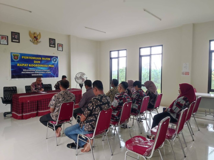 Giat, Kamis 20 Februari 2025 Melaksanakan Rapat Koordinasi dengan seluruh Staf Kelurahan Sempaja Barat dipimpin oleh Lurah dan Seklur di Aula Kantor Kelurahan Sempaja Barat.