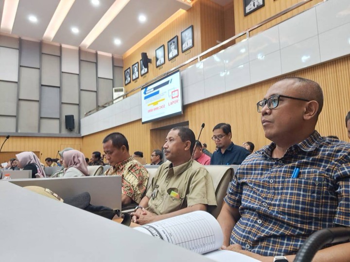Giat, Jum'at 21 Februari 2025 Menghadiri Rapat Sosialisasi Aplikasi Jaksa Garda Desa (JAGA DESA) di Ruang Mangkupelas Lt 2 balaikota Samarinda dihadiri Lurah.