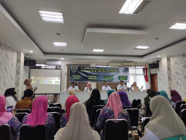 Giat, Rabu 26 Februari 2025 Menghadiri Rapat Koordinasi Lokakarya Mini Lintas Sektoral Triwulan 1 Tahun 2025 di Aula Kantor Kecamatan Samarinda Utara dihadiri Kasi Ekbang beserta staf & Mengikuti Zoom Meeting Pemberian Informasi tentang Program Jaminan Kesehatan Nasional diikuti Seklur.