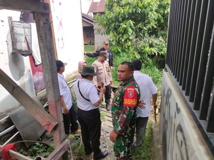 Giat sore, Rabu 26 Februari 2025 Peninjauan lapangan usulan musrenbang prioritas di RT. 12 dihadiri Kasi Ekbang beserta staf.