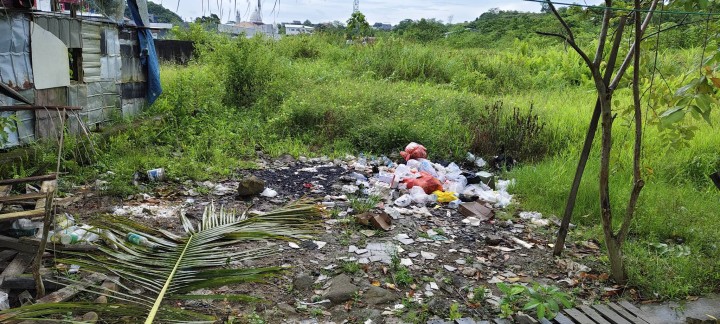 Giat, Rabu 05 Maret 2025 Menindaklanjuti laporan warga tentang pembuangan sampah di sekitar area Jl. AW Syahrani GG wallet 1 RT 2 bersama Kasi Tapem dan Kasi Ekbang beserta staf.