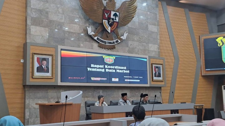Giat, Jum'at 07 Maret 2025 Menghadiri Rapat Koordinasi tentang data Marbot yang ada di wilayah Kecamatan dan Kelurahan se-kota Samarinda di ruang Rapat Mangkupelas Lt 2 dihadiri Lurah.