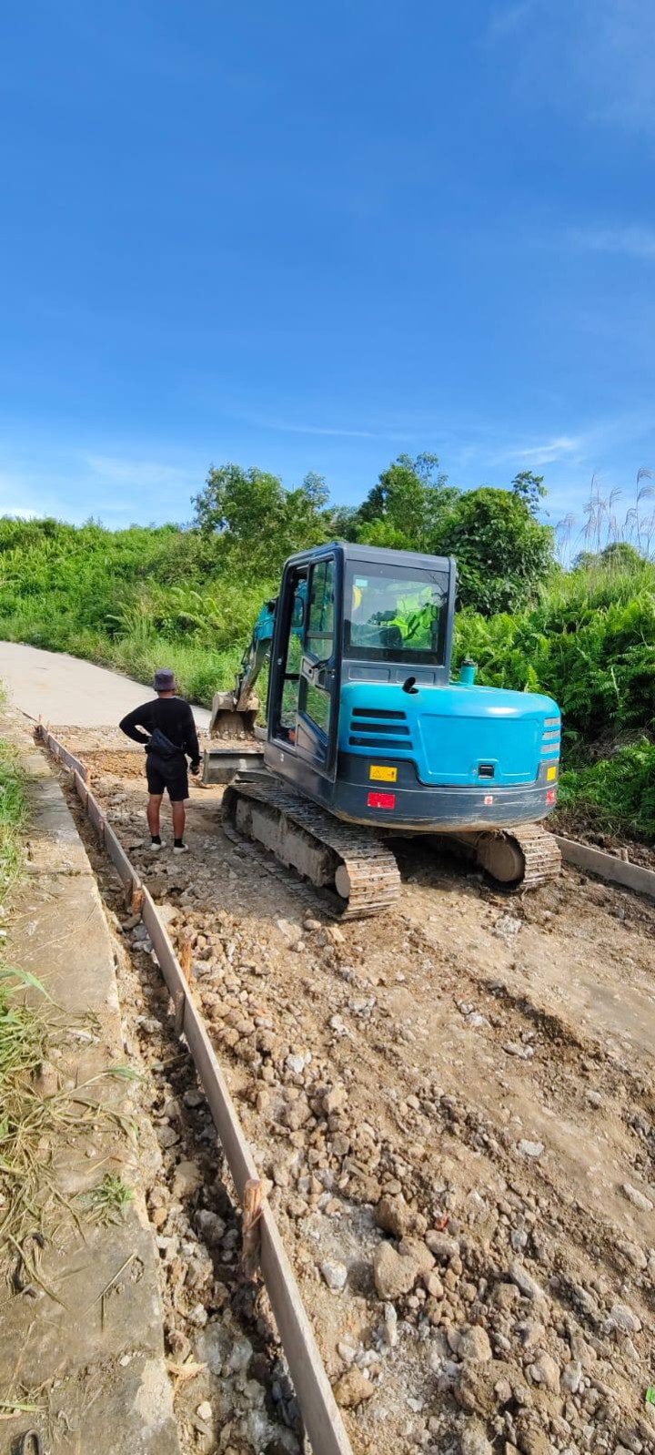 Giat pagi, Senin 10 Maret 2024 Monitoring kegiatan Pengerjaan Jl. AWS IV, RT 01 Kel Sempaja Barat bersama Kasi Ekbang beserta staf.