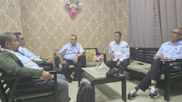 Giat, Rabu 12 Maret 2025  Menghadiri Rapat Koordinasi dengan Camat Samarinda Utara diruang camat dihadiri Lurah & Mendapatkan kunjungan dari mahasiswa Universitas Muhammadiyah Kalimantan Timur (UMKT) di terima oleh Seklur dan Kasi Tapem.