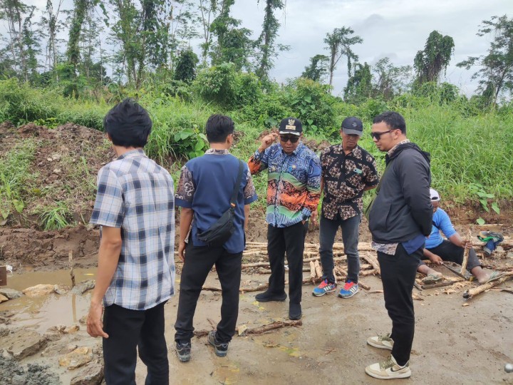 Giat, Kamis 13 Maret 2025 Monitoring kegiatan Pengerjaan Jl. AWS IV, RT 01 Kel Sempaja Barat bersama Lurah, dinas PUPR dan Staf Tapem Kelurahan Sempaja Barat.