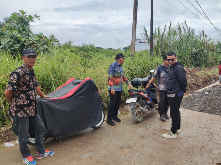 Giat, Kamis 13 Maret 2025 Monitoring kegiatan Pengerjaan Jl. AWS IV, RT 01 Kel Sempaja Barat bersama Lurah, dinas PUPR dan Staf Tapem Kelurahan Sempaja Barat.