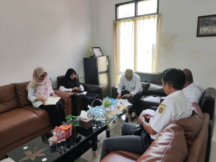 Giat, Rabu 19 Maret 2025 Menindaklanjuti Rapat Koordinasi dengan Wali Kota Samarinda kemarin Rapat langsung dengan Sekretaris dan seluruh Kasi kelurahan sempaja barat dipimpin Lurah.