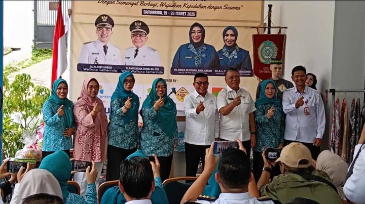 Giat, Rabu 19 Maret 2025 Menghadiri pembukaan kegiatan Bazar Ramadhan TP PKK Kota Samarinda Tahun 2025 dengan Tema "Dasawisma (dengan semangat berbagi wujudkan kepedulian dengan sesama) di Sekretariat PKK Kota Samarinda dihadiri Lurah dan Ketua TP PKK kelurahan sempaja barat.
