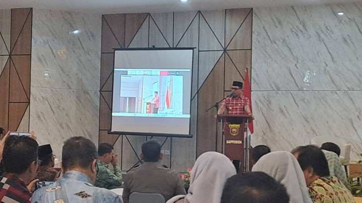 Giat, Kamis 20 Maret 2025 Menghadiri pembukaan konsultasi publik rancangan awal rencana pembangunan jangka menengah daerah (RPJMD) Kota Samarinda Tahun 2025-2029 di ballroom Lt 4 gedung B. Bapperida Kota Samarinda dihadiri Lurah.