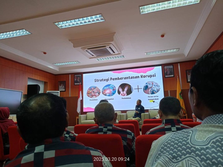Giat, Kamis 20 Maret 2025 Menghadiri Rapat Sosialisasi gratifikasi di lingkungan pemerintah kota Samarinda di kantor inspektorat kota Samarinda dihadiri sekretaris Lurah.