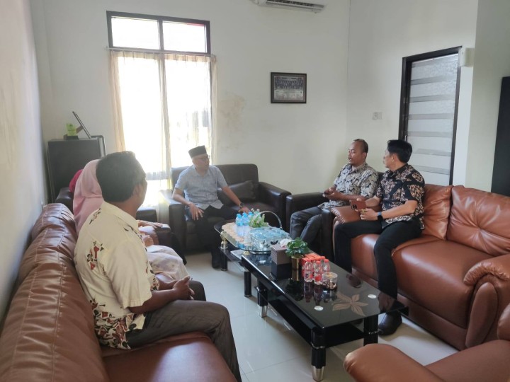 Giat, Kamis 27 Maret 2025 Menindaklanjuti Rapat Koordinasi dengan Wali Kota Samarinda kemarin Rapat langsung dengan Sekretaris dan seluruh Kasi kelurahan sempaja barat dan Bendahara dipimpin Lurah.