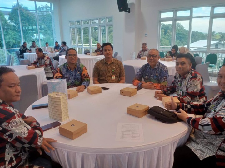 Giat, Kamis 10 April 2025 Melaksanakan Surat edaran Wali Kota Samarinda tentang memperdengarkan lagu kebangsaan Indonesia raya pada perangkat daerah di lingkungan pemerintah kota Samarinda diikuti oleh Sekretaris seluruh Kasi dan seluruh staf kelurahan sempaja barat, Menghadiri Rapat Musrembang Rencana Kerja Pemerintah Daerah (RKPD) Kota Samarinda di gedung Ballroom Bapperida Kota Samarinda dihadiri Lurah & Menghadiri Rapat Koordinasi dan sosialisasi pelaksanaan program pembangunan dan pemberdayaan masyarakat (Probebaya) tahun 2025 di Ruang rapat Mangkupelas Lt 2 dihadiri Lurah.