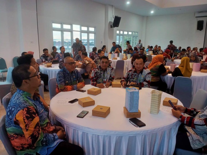 Giat, Kamis 10 April 2025 Melaksanakan Surat edaran Wali Kota Samarinda tentang memperdengarkan lagu kebangsaan Indonesia raya pada perangkat daerah di lingkungan pemerintah kota Samarinda diikuti oleh Sekretaris seluruh Kasi dan seluruh staf kelurahan sempaja barat, Menghadiri Rapat Musrembang Rencana Kerja Pemerintah Daerah (RKPD) Kota Samarinda di gedung Ballroom Bapperida Kota Samarinda dihadiri Lurah & Menghadiri Rapat Koordinasi dan sosialisasi pelaksanaan program pembangunan dan pemberdayaan masyarakat (Probebaya) tahun 2025 di Ruang rapat Mangkupelas Lt 2 dihadiri Lurah.