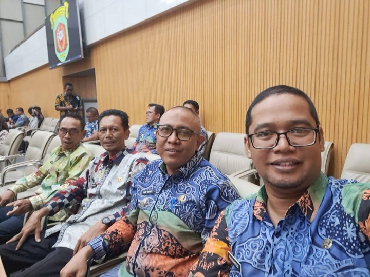Giat, Kamis 10 April 2025 Melaksanakan Surat edaran Wali Kota Samarinda tentang memperdengarkan lagu kebangsaan Indonesia raya pada perangkat daerah di lingkungan pemerintah kota Samarinda diikuti oleh Sekretaris seluruh Kasi dan seluruh staf kelurahan sempaja barat, Menghadiri Rapat Musrembang Rencana Kerja Pemerintah Daerah (RKPD) Kota Samarinda di gedung Ballroom Bapperida Kota Samarinda dihadiri Lurah & Menghadiri Rapat Koordinasi dan sosialisasi pelaksanaan program pembangunan dan pemberdayaan masyarakat (Probebaya) tahun 2025 di Ruang rapat Mangkupelas Lt 2 dihadiri Lurah.