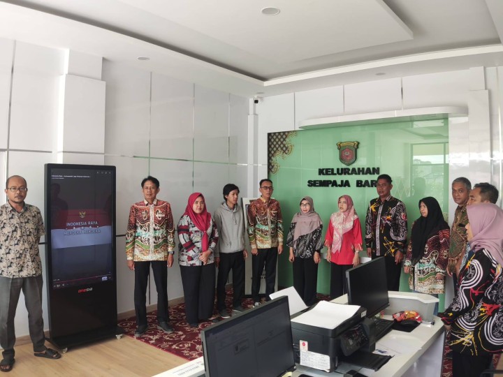 Giat, Kamis 10 April 2025 Melaksanakan Surat edaran Wali Kota Samarinda tentang memperdengarkan lagu kebangsaan Indonesia raya pada perangkat daerah di lingkungan pemerintah kota Samarinda diikuti oleh Sekretaris seluruh Kasi dan seluruh staf kelurahan sempaja barat, Menghadiri Rapat Musrembang Rencana Kerja Pemerintah Daerah (RKPD) Kota Samarinda di gedung Ballroom Bapperida Kota Samarinda dihadiri Lurah & Menghadiri Rapat Koordinasi dan sosialisasi pelaksanaan program pembangunan dan pemberdayaan masyarakat (Probebaya) tahun 2025 di Ruang rapat Mangkupelas Lt 2 dihadiri Lurah.