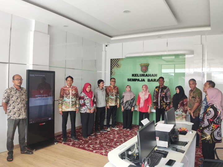 Giat, Kamis 10 April 2025 Melaksanakan Surat edaran Wali Kota Samarinda tentang memperdengarkan lagu kebangsaan Indonesia raya pada perangkat daerah di lingkungan pemerintah kota Samarinda diikuti oleh Sekretaris seluruh Kasi dan seluruh staf kelurahan sempaja barat, Menghadiri Rapat Musrembang Rencana Kerja Pemerintah Daerah (RKPD) Kota Samarinda di gedung Ballroom Bapperida Kota Samarinda dihadiri Lurah & Menghadiri Rapat Koordinasi dan sosialisasi pelaksanaan program pembangunan dan pemberdayaan masyarakat (Probebaya) tahun 2025 di Ruang rapat Mangkupelas Lt 2 dihadiri Lurah.