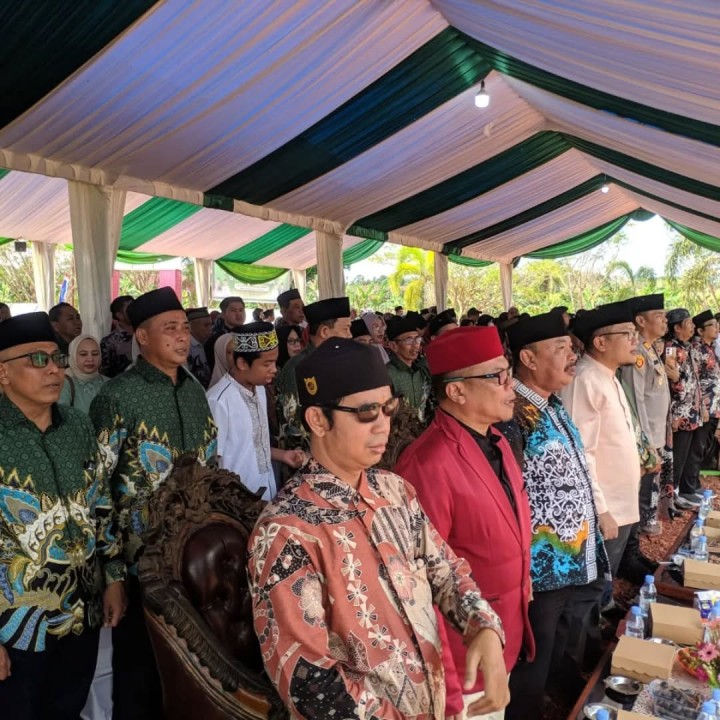 Giat Jum'at 18 April 2025 Lurah, Seklur dan Kafilah MTQ Sempaja Barat mengikuti pembukaan MTQ di Kelurahan Sungai Siring