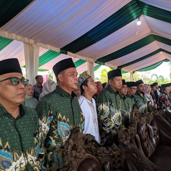 Giat Jum'at 18 April 2025 Lurah, Seklur dan Kafilah MTQ Sempaja Barat mengikuti pembukaan MTQ di Kelurahan Sungai Siring