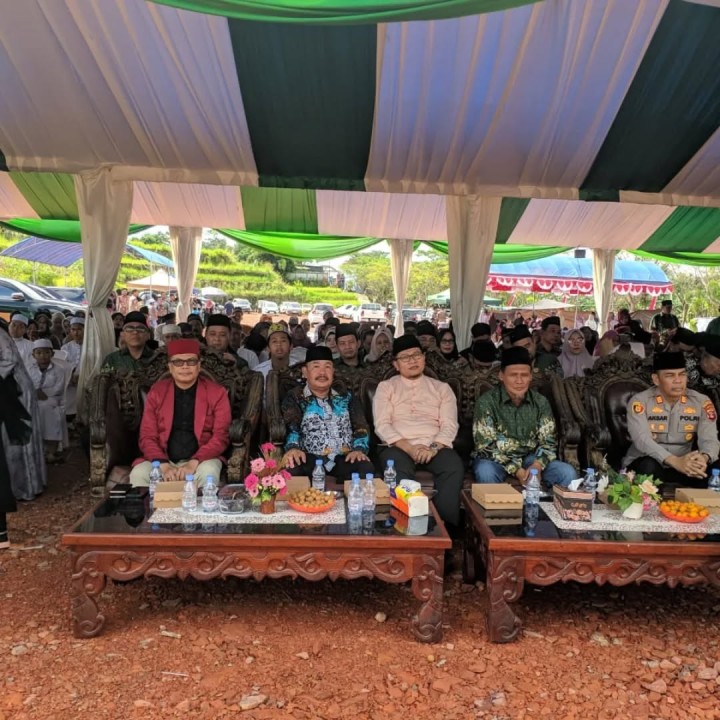 Giat Jum'at 18 April 2025 Lurah, Seklur dan Kafilah MTQ Sempaja Barat mengikuti pembukaan MTQ di Kelurahan Sungai Siring