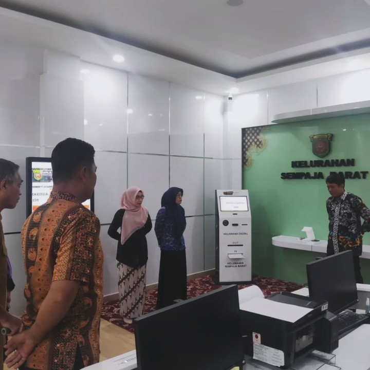 Giat Senin 21 April 2025  melaksanakan apel rutin di kelurahan sempaja barat di pimpin oleh Seklur dan diikuti Kasi Kesra, Kasi Ekbang dan Seluruh ASN dan Non ASN Kel. Sempaja Barat, Menghadiri Rapat Sosialisasi Juknis dan Konsultasi Publik Sistem Penerima Murid Baru Jenajan Paud, SD, SMP kota samarinda tahun 2015 di Hadiri Lurah & Rakor stunting dan Pengentasan Kemiskinan di Kota Samarinda dihadiri Lurah dan Kasi Kesra