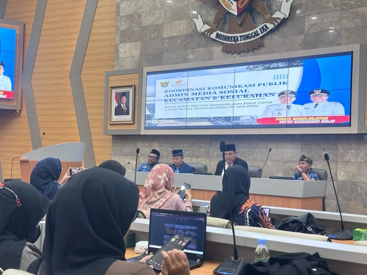 Giat, Jum'at 25 April 2025 Menghadiri Rapat Koordinasi dan Permintaan Data Admin Media Sosial di Ruang Rapat Mangkupelas Lt 2 dihadiri Admin Medsos & Mengikuti Zoom Meeting Sharing Session ASN dan NON ASN Kota Samarinda " Meaningful & Impactful Living"Hidup Lebih Bermakna dan Berdampak diikuti oleh Lurah.
