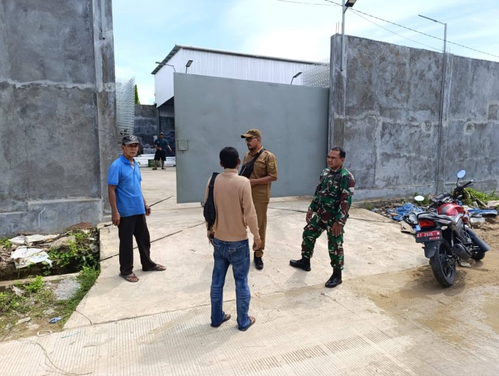 Giat, Senin 28 April 2025 Melaksanakan apel Senin pagi di kelurahan sempaja barat dipimpin oleh Kasi Tapem, Menghadiri Bimtek PMT bagi balita dan bumil yang bermasalah pada gizi/kurang gizi di Ruang pertemuan UPTD Puskesmas Sempaja dihadiri Kasi Ekbang & Melaksanakan dan langsung menanggapi pengaduan warga tentang aktivitas gudang di Jl. AW. Syahrani 4 Blok JB RT 01 dihadiri Kasi Tapem beserta staf dan Babinsa.